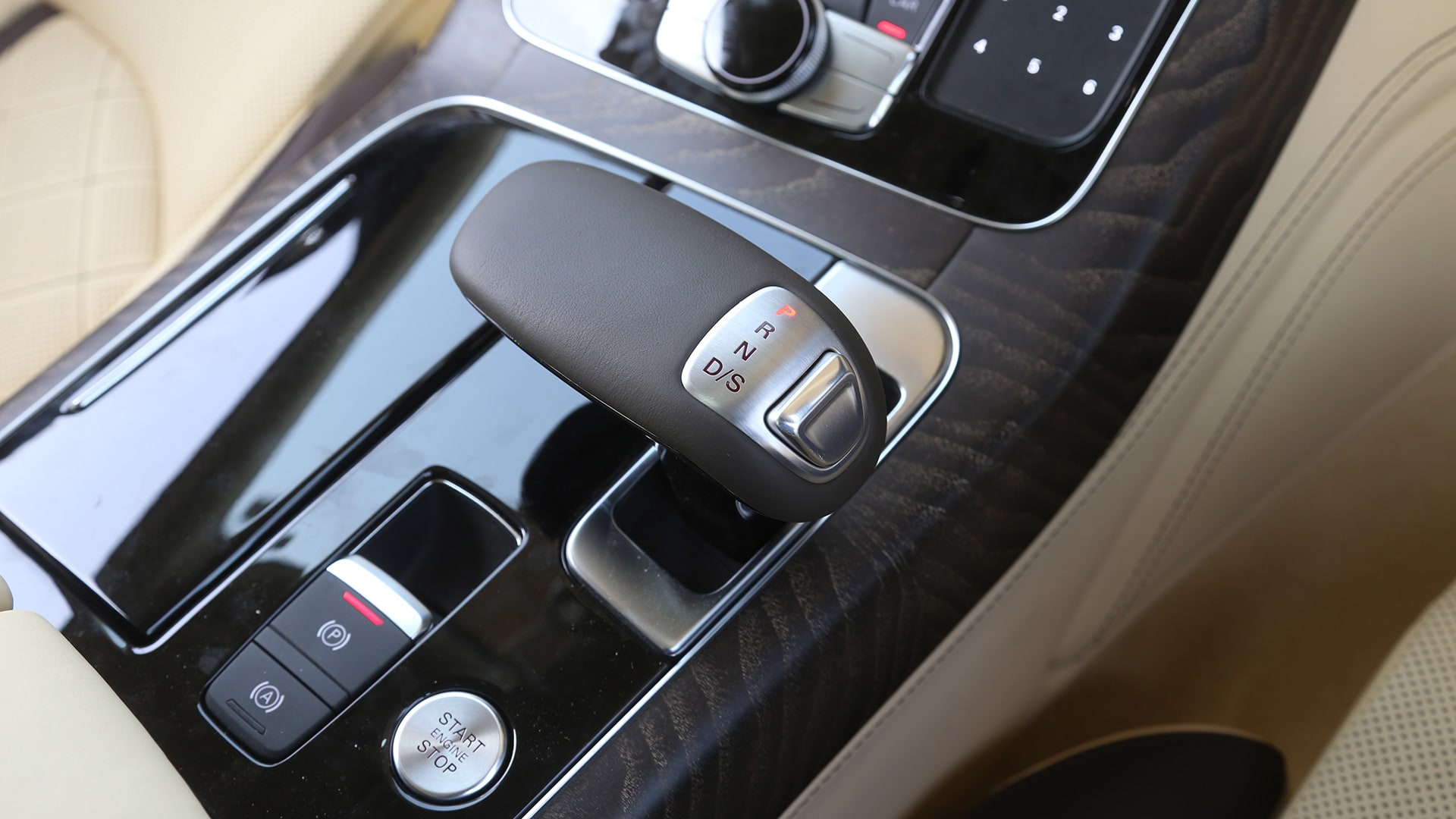 Audi-a8l-2014-60 TDI Interior