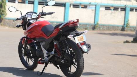 Hero Xtreme Sports 2015 single disc Price in India, Mileage