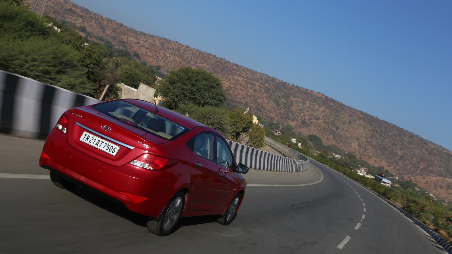Hyundai-4s-fluidic-verna-2015 Exterior