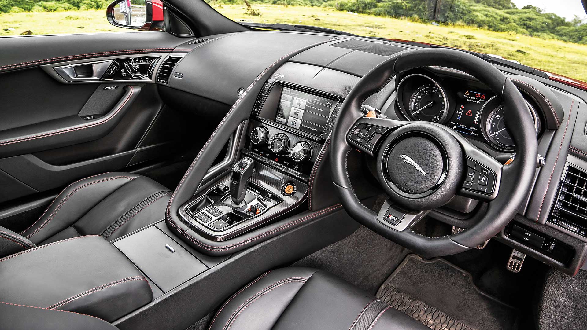 Jaguar-ftype-2014-R 550 PS Interior