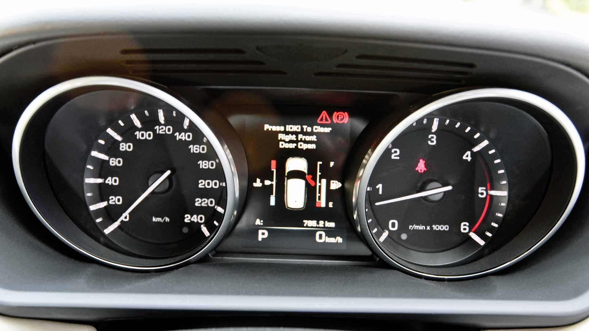 Land Rover-RR-Sport-2013-3-0-TDV6 Interior