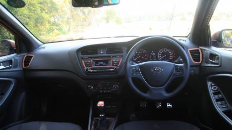 Hyundai i20 Active 2019 SX Price in India, Mileage, Reviews