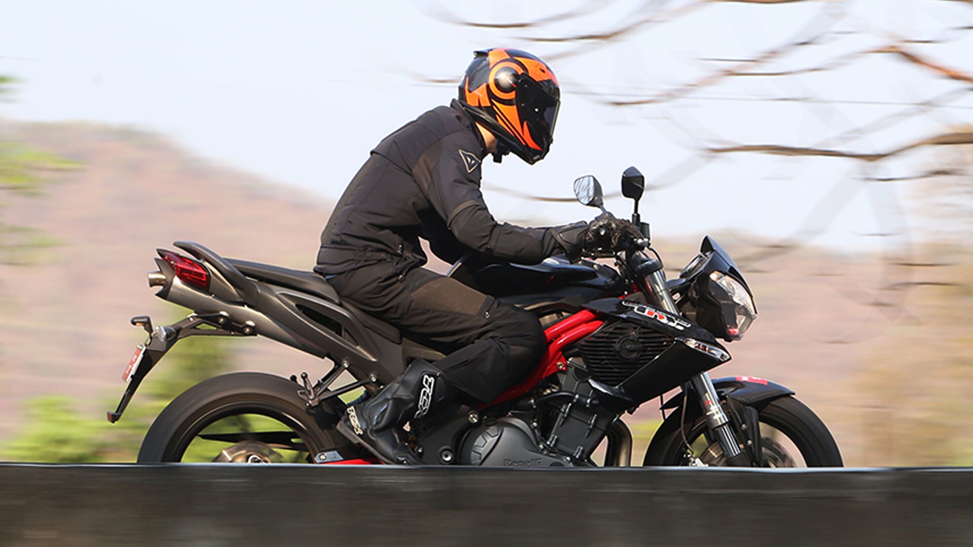 Benelli TNT 899 2015 STD