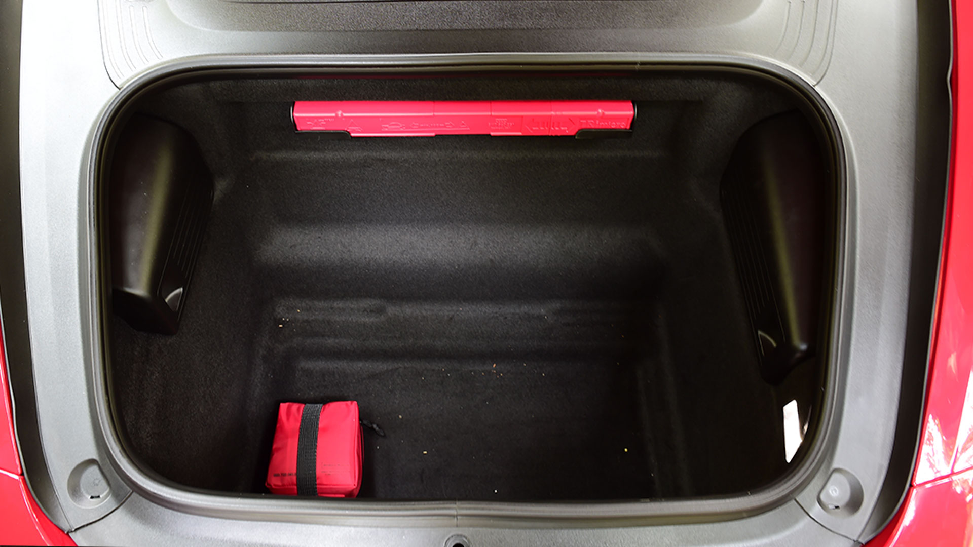 Porsche-cayman-2015-GTS Interior