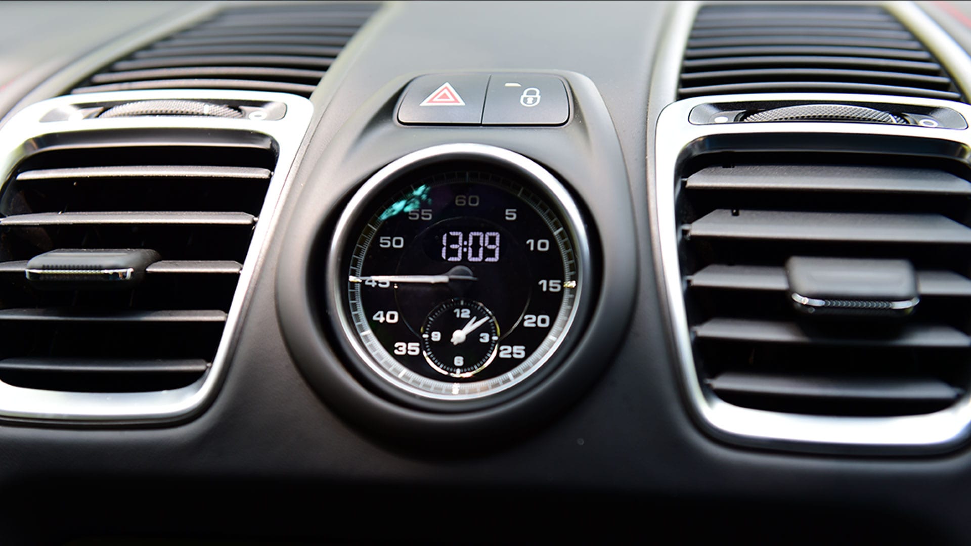 Porsche-cayman-2015-GTS Interior
