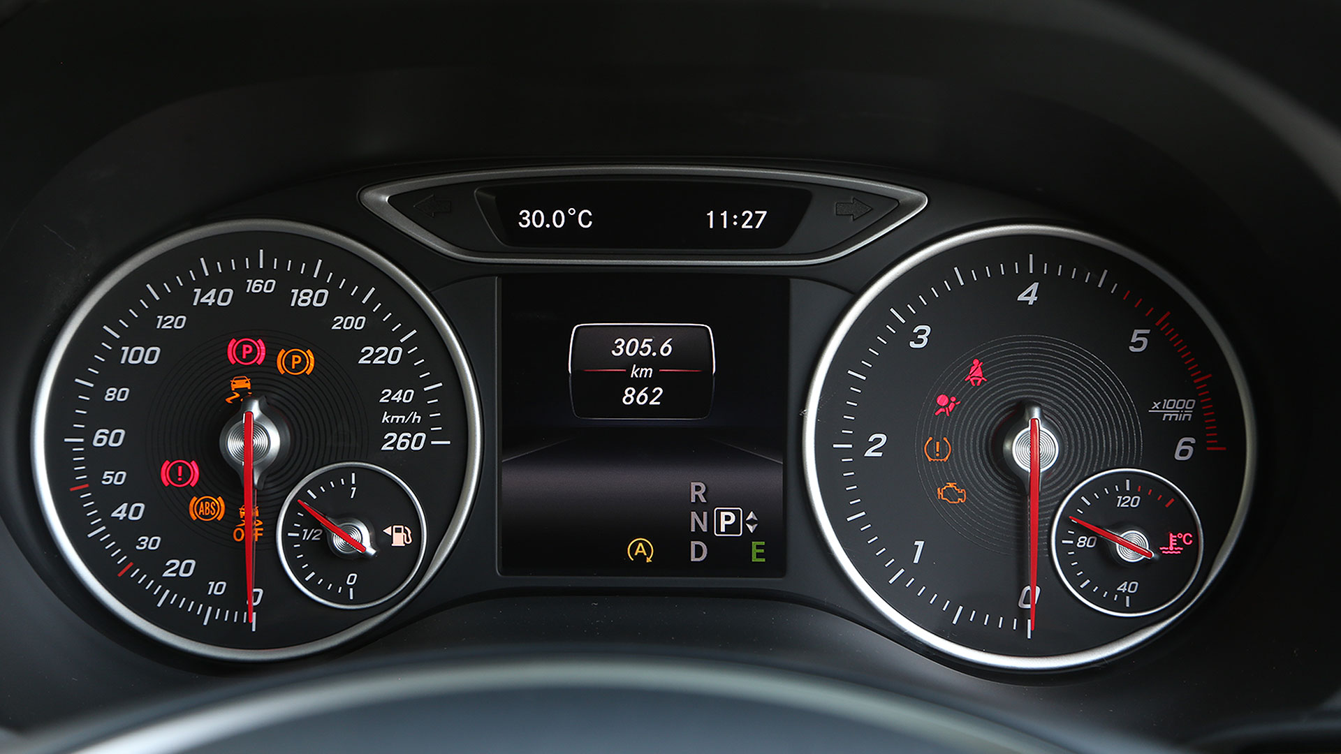 Mercedesbenz-bclass-2015-B200 CDI Sport Interior