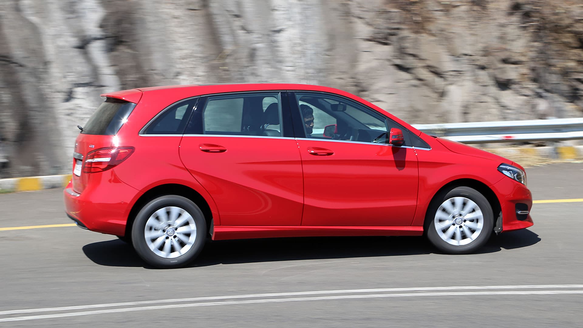 Mercedesbenz-bclass-2015-B200 CDI Sport Exterior