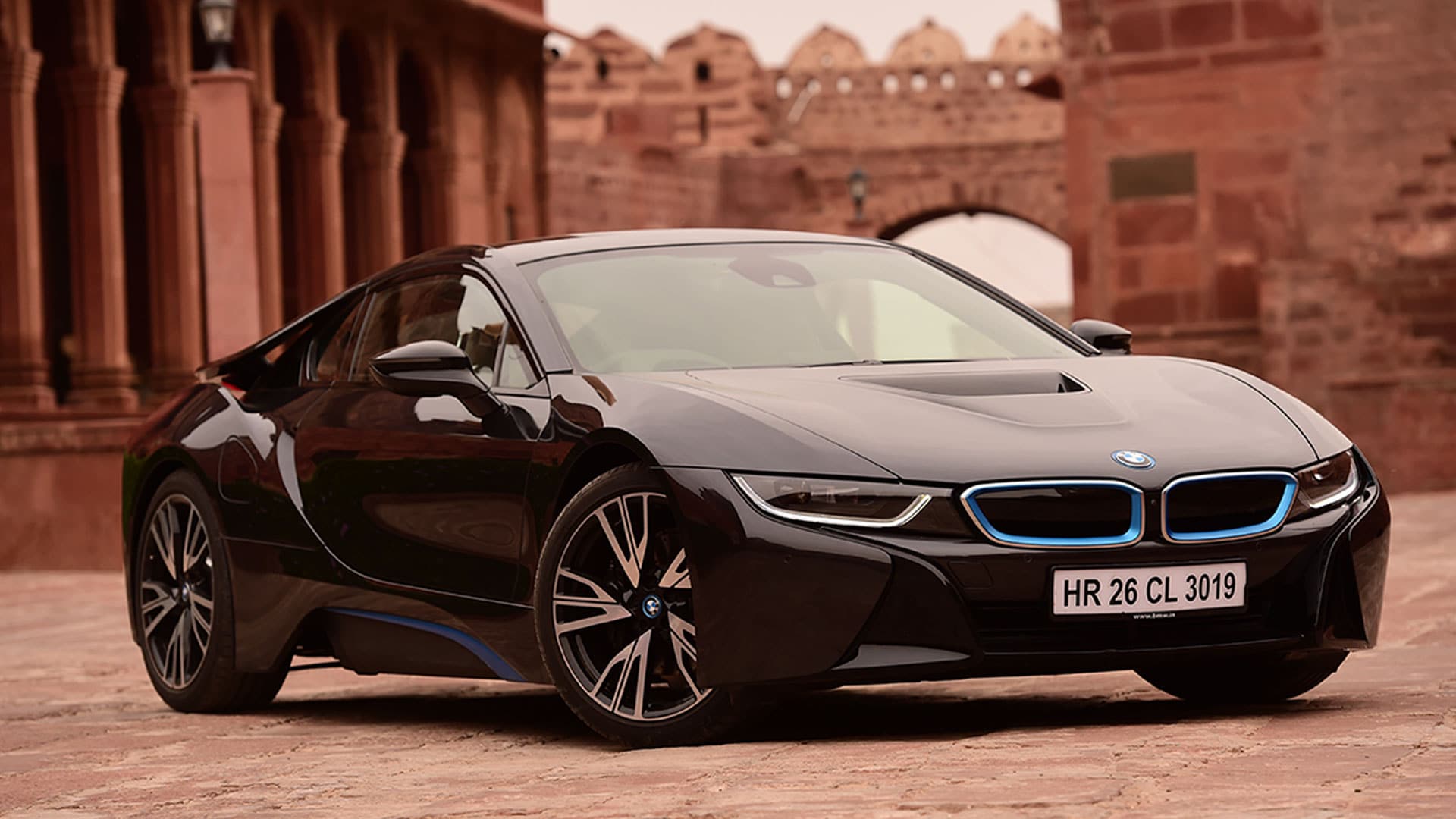 BMW-i8-2015-STD Compare