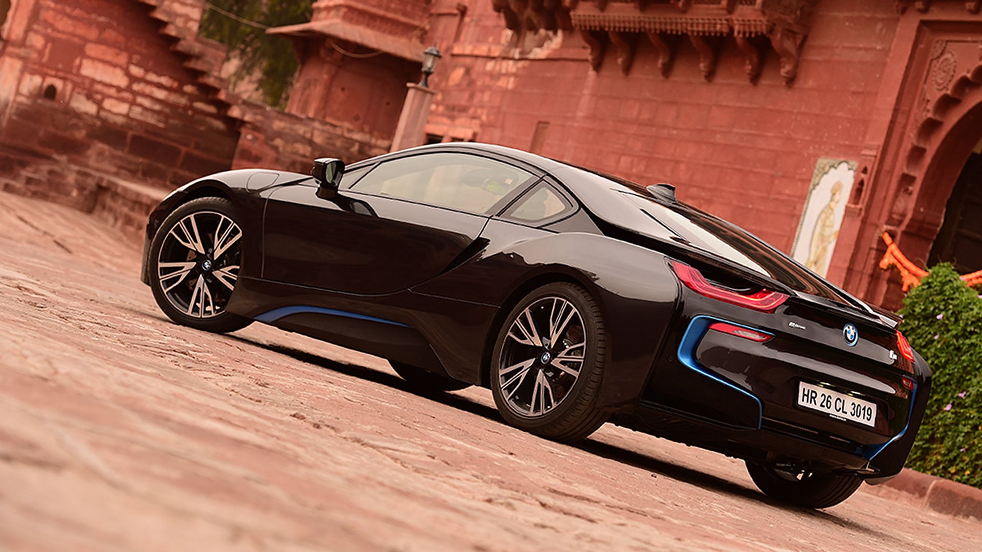BMW-i8-2015-STD Compare