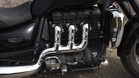 Triumph Rocket III 2014 Roadster Price in India, Mileage