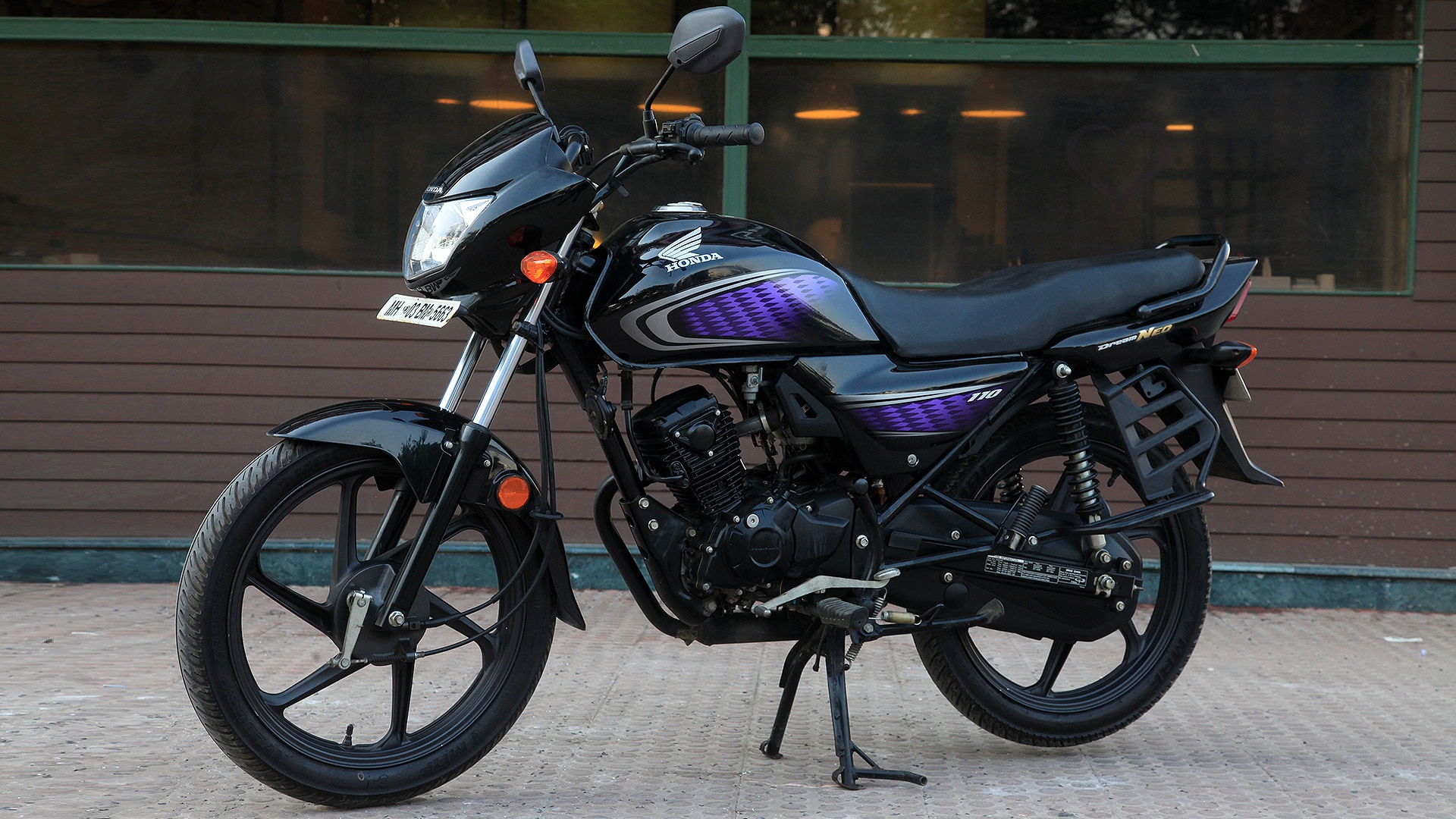 Honda Dream Neo 2015 Exterior