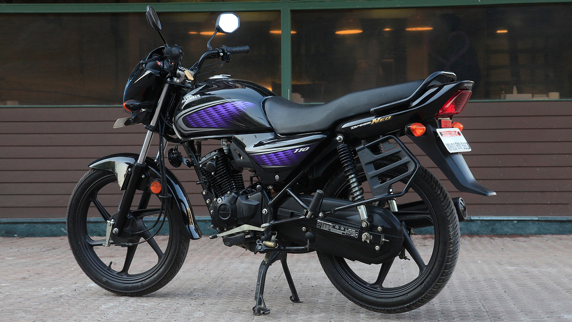 Honda Dream Neo 2015 Exterior