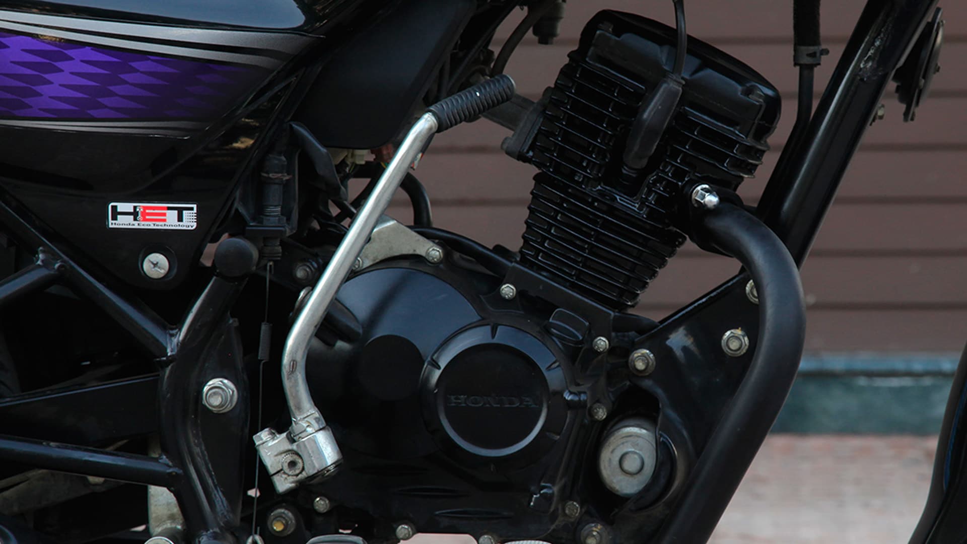 Honda Dream Neo 2015 Exterior