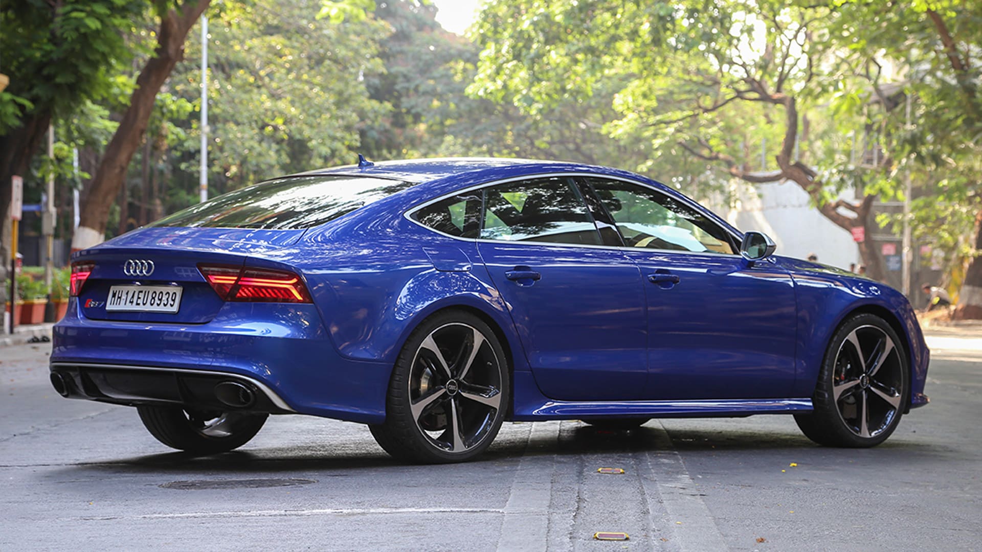 Audi RS7 2015 STD Compare