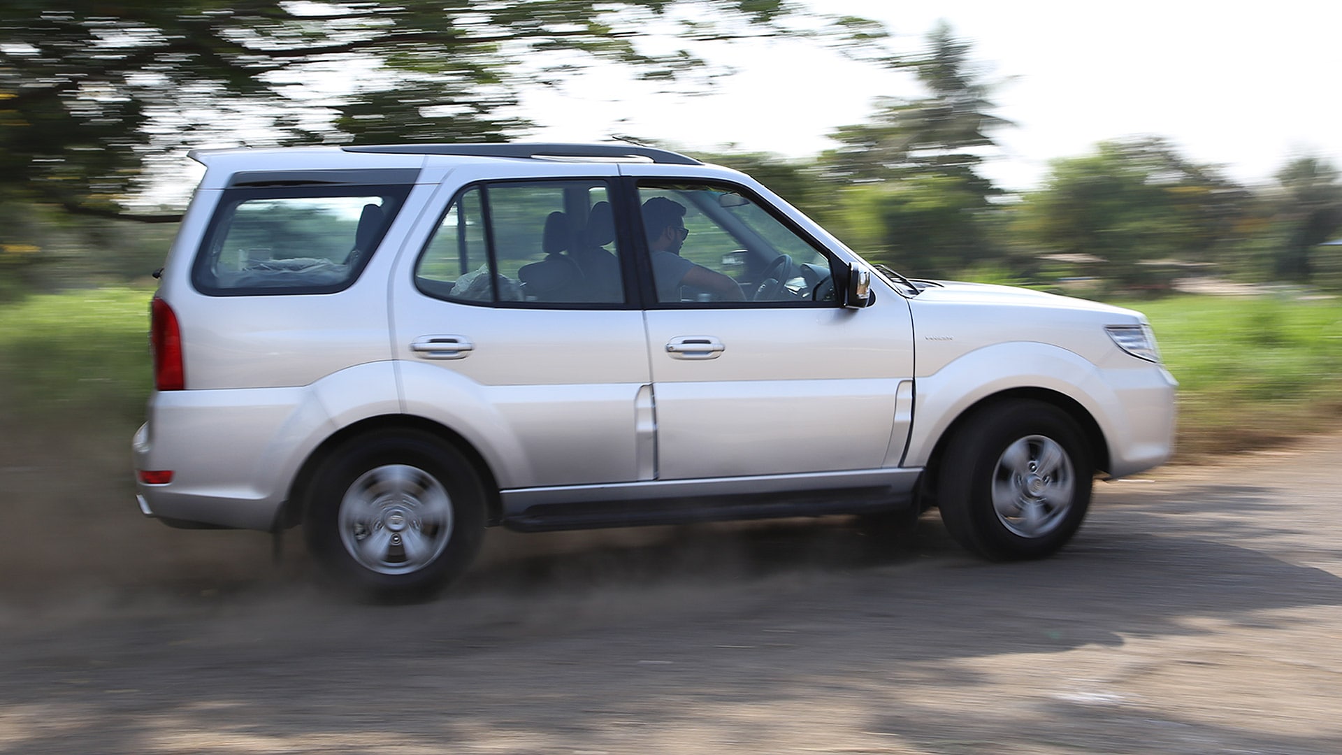 Tata Safari Storme 2015 VX BS4 4x4 Exterior