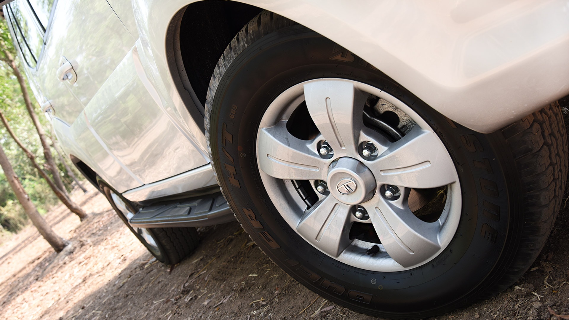 Tata Safari Storme 2015 VX BS4 4x4 Exterior