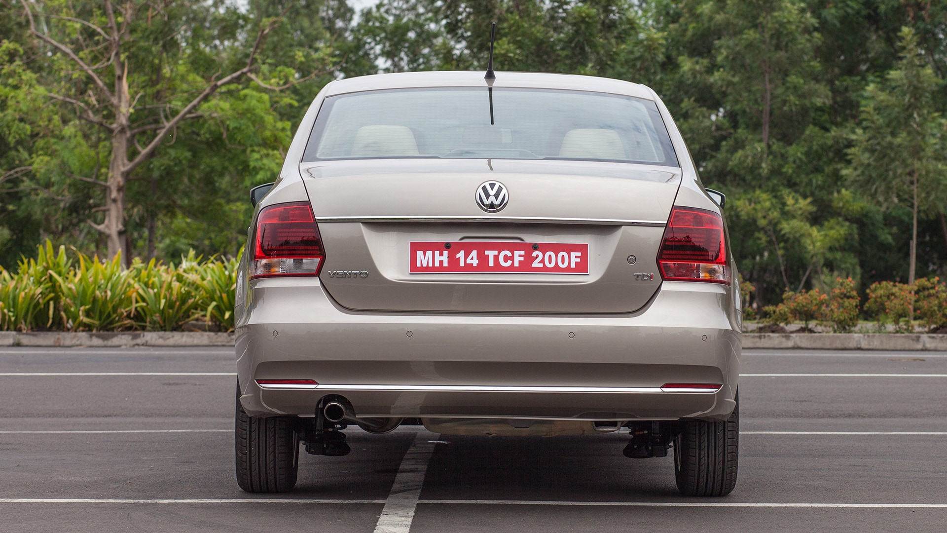 Volkswagen Vento 2015 Compare