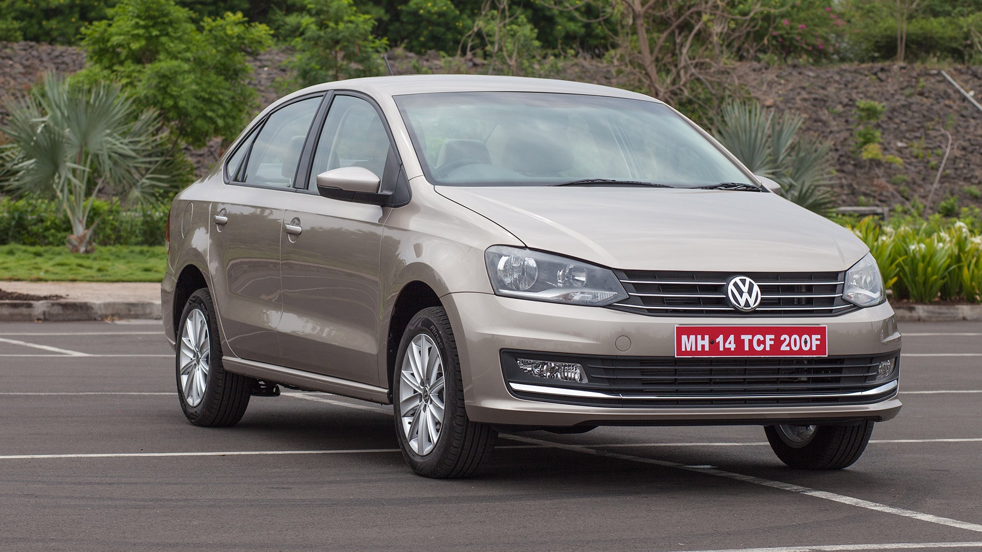 Volkswagen Vento 2015 Compare