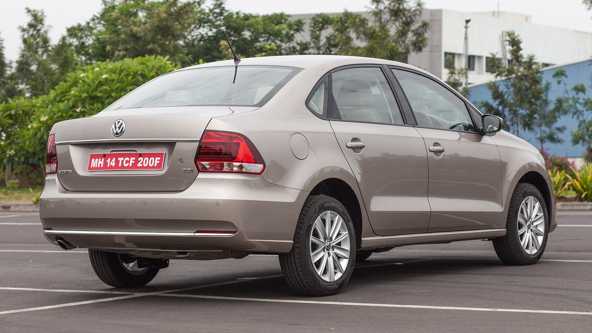 Volkswagen Vento 2015 Compare