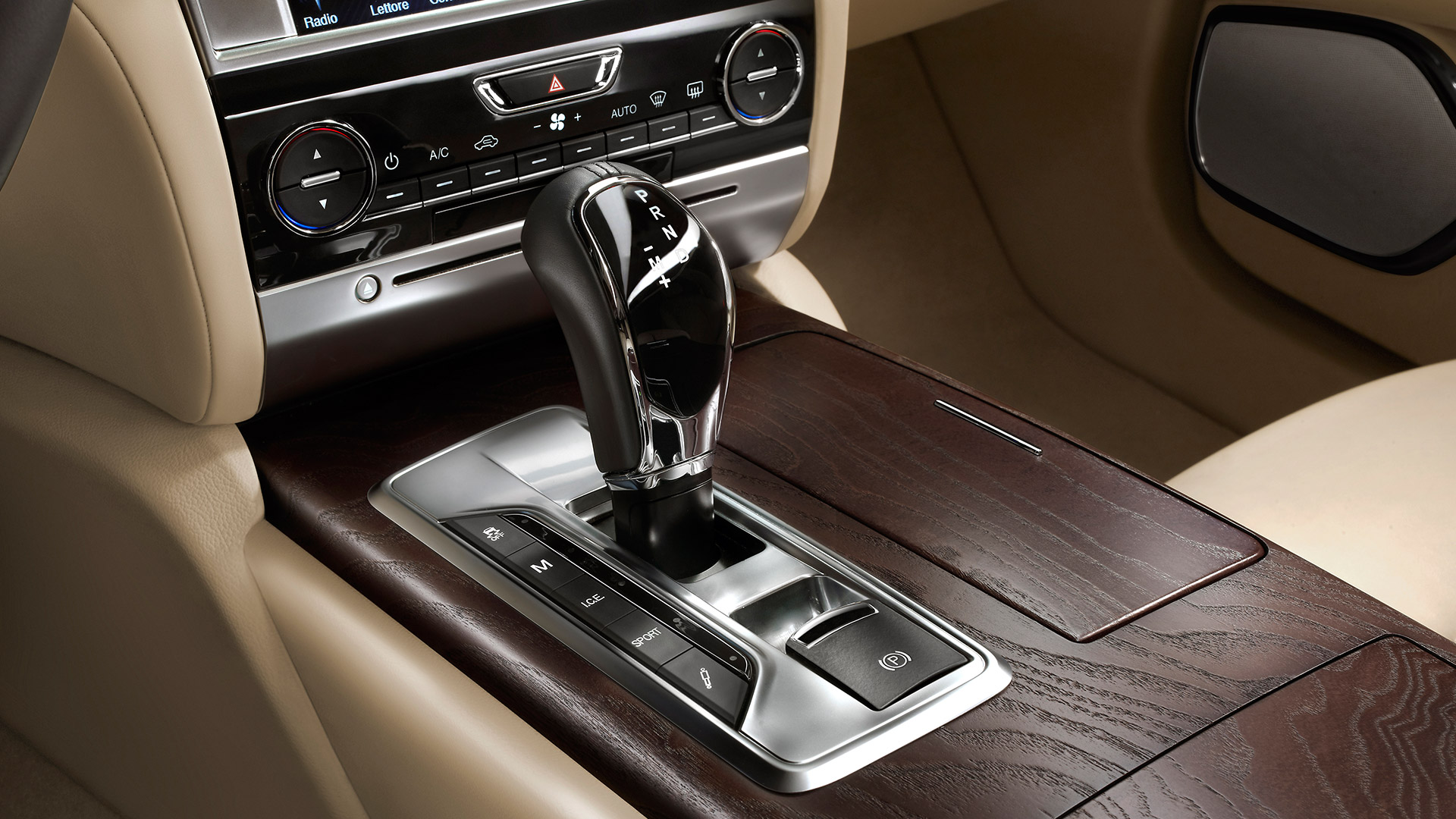 Maserati Quattroporte 2015 STD Interior