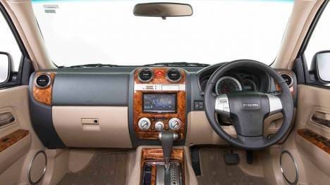 Isuzu mu7 2015 Premium AT Exterior