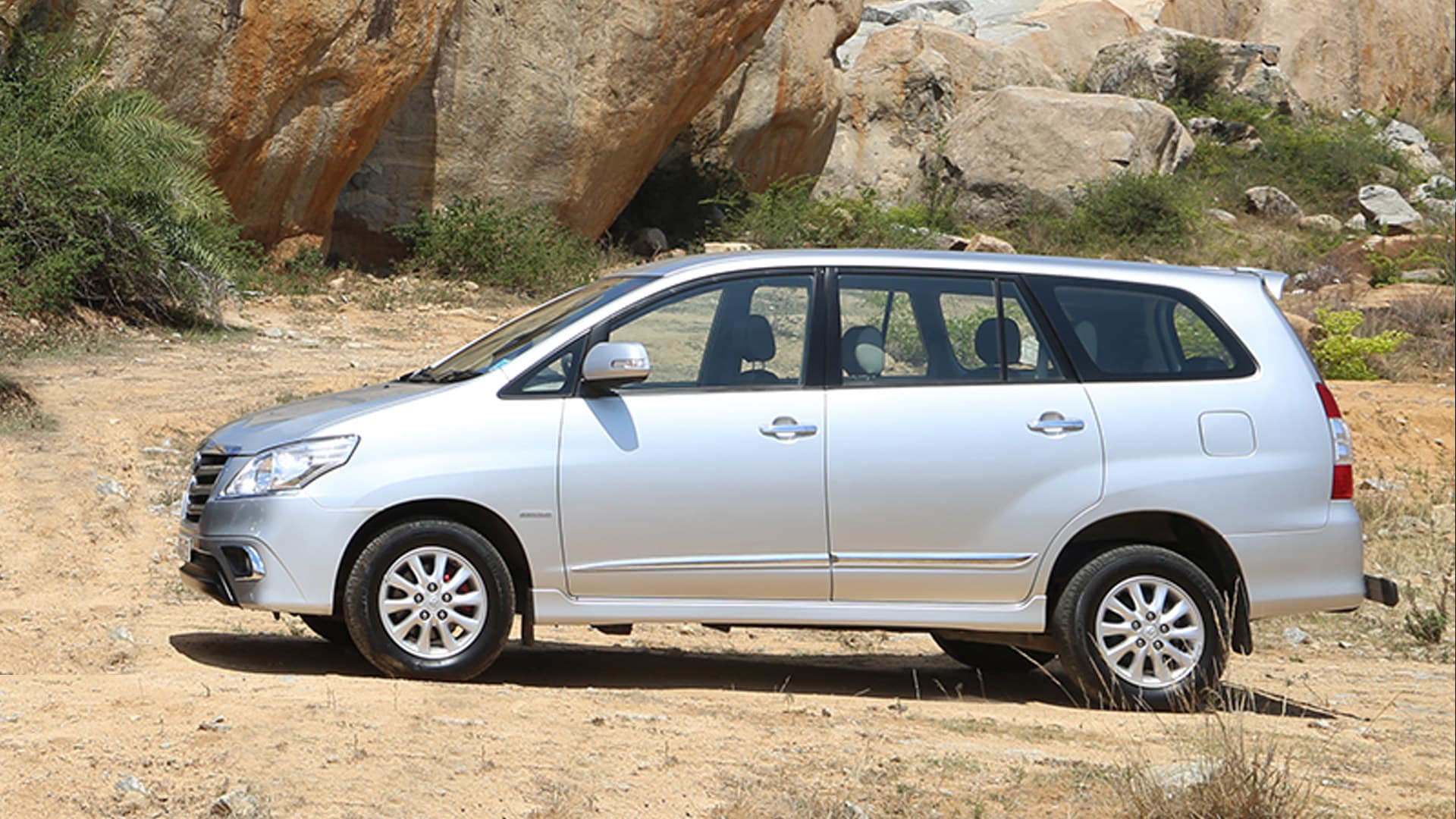 Toyota Innova 2015 2.5G 7 Seater Exterior