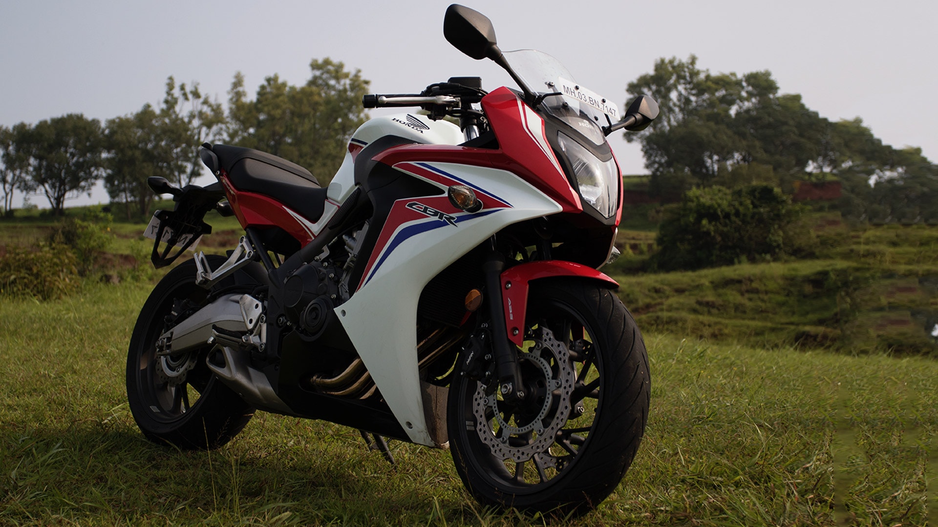 Honda CBR650F 2015 STD Compare