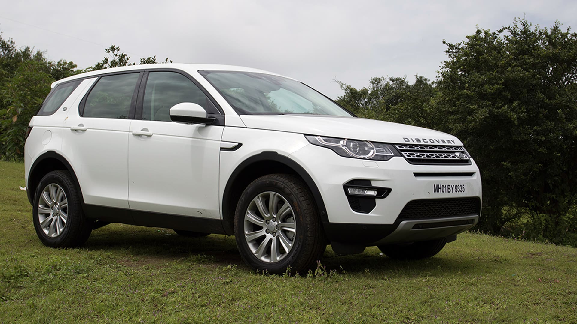 Land Rover Discovery Sport 2015 HSE Compare