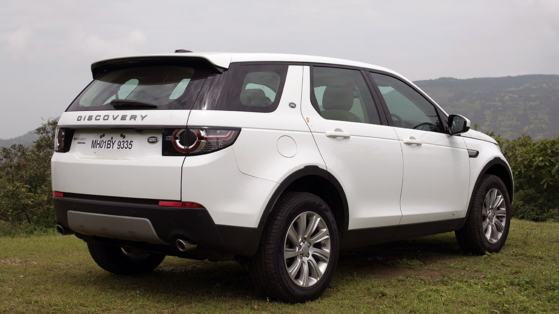 Land Rover Discovery Sport 2015 HSE Compare