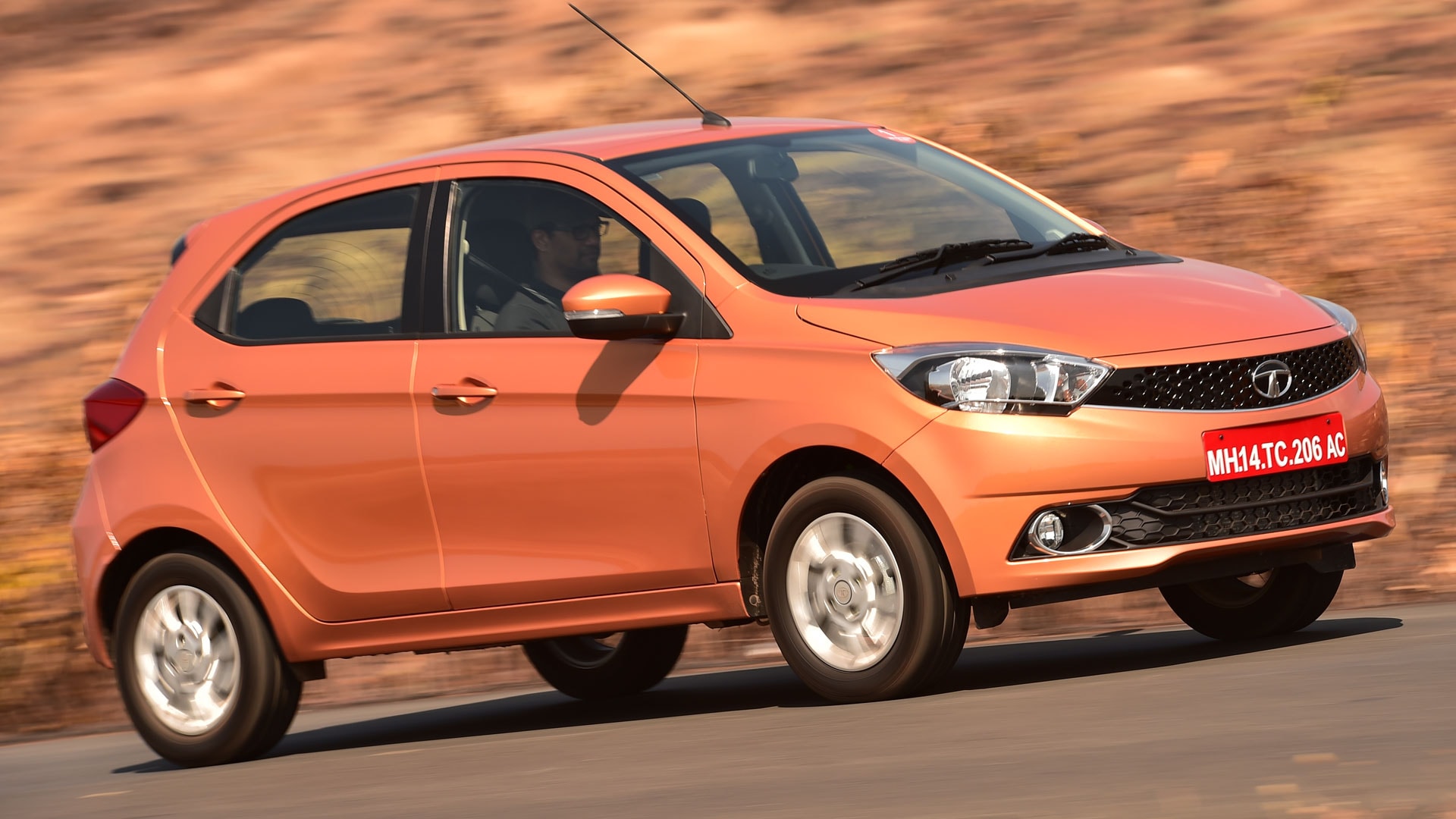 Tata Zica 2016 Base Petrol Exterior