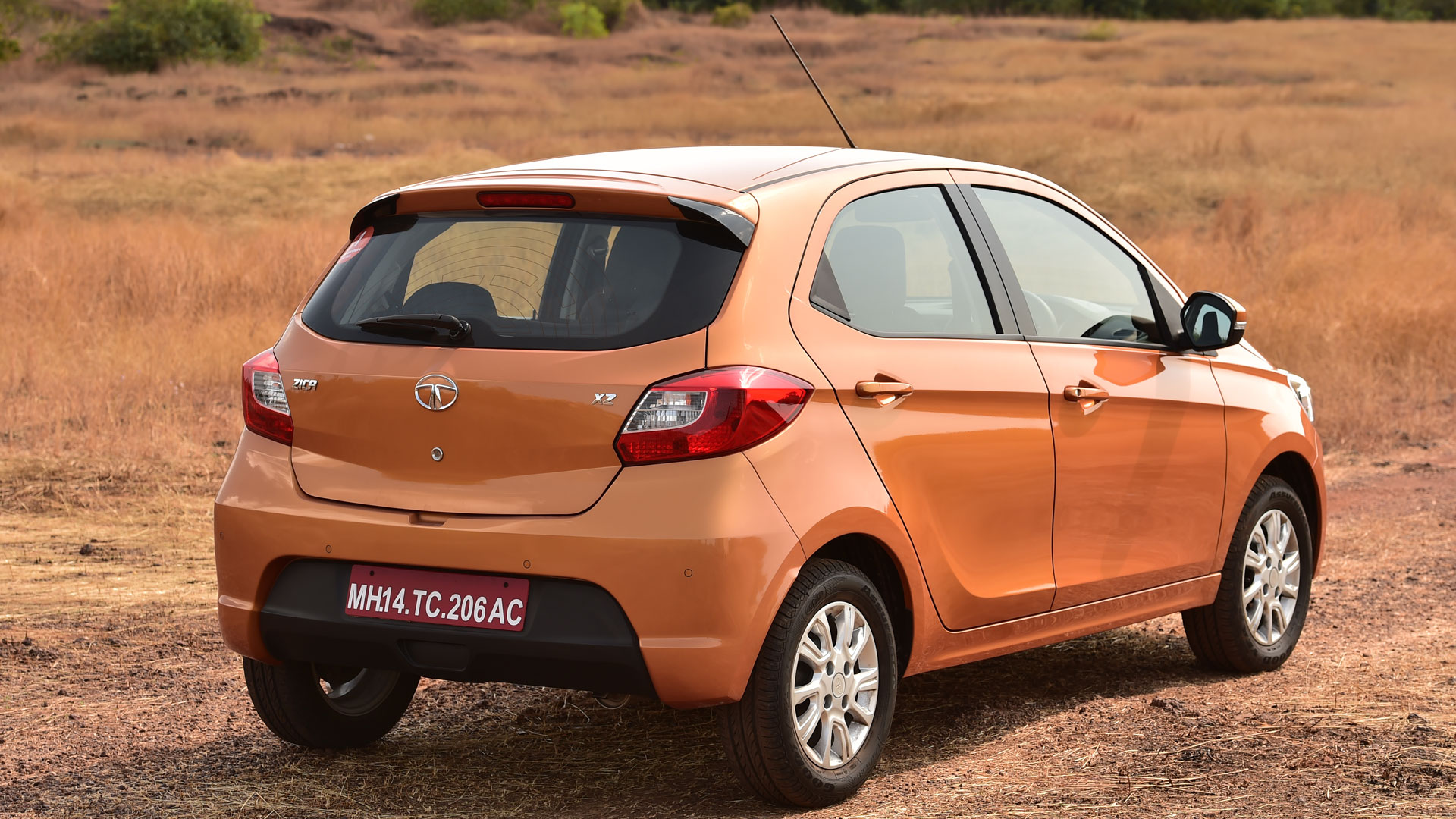Tata Zica 2016 Base Petrol Exterior
