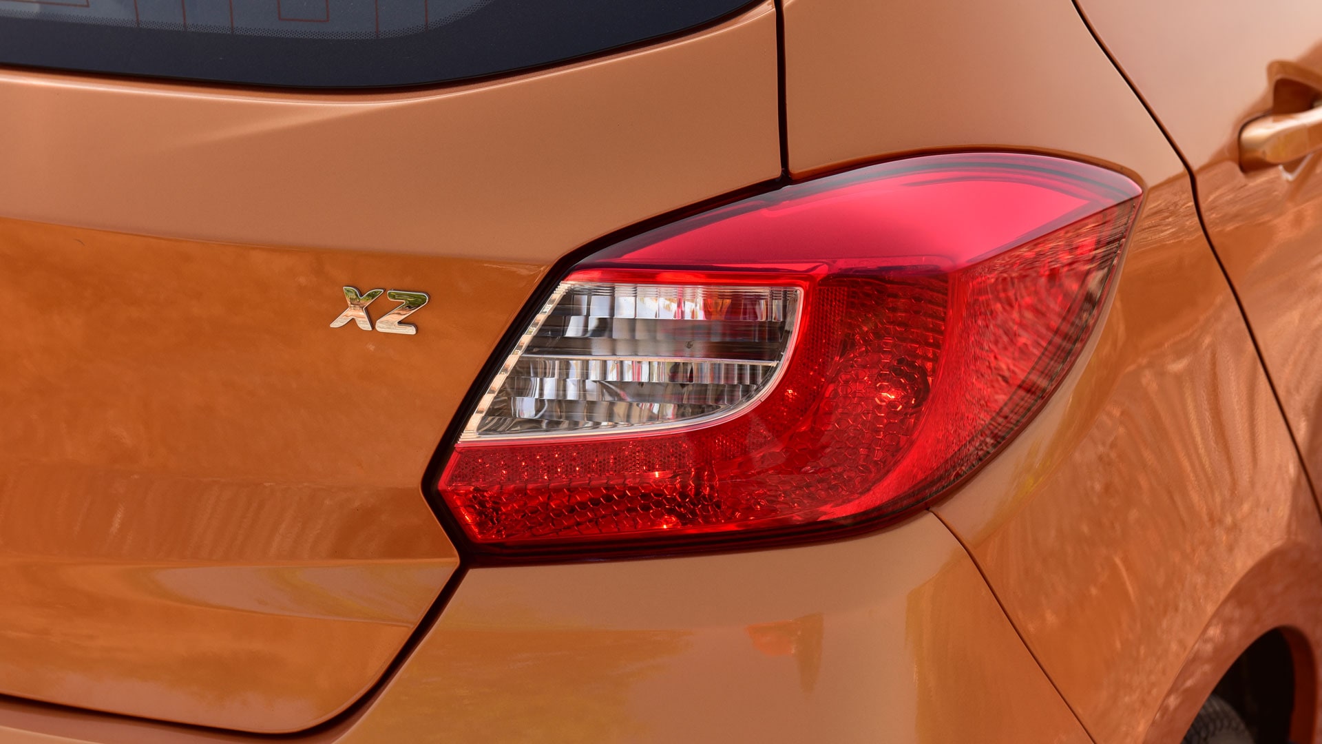 Tata Zica 2016 Base Petrol Exterior