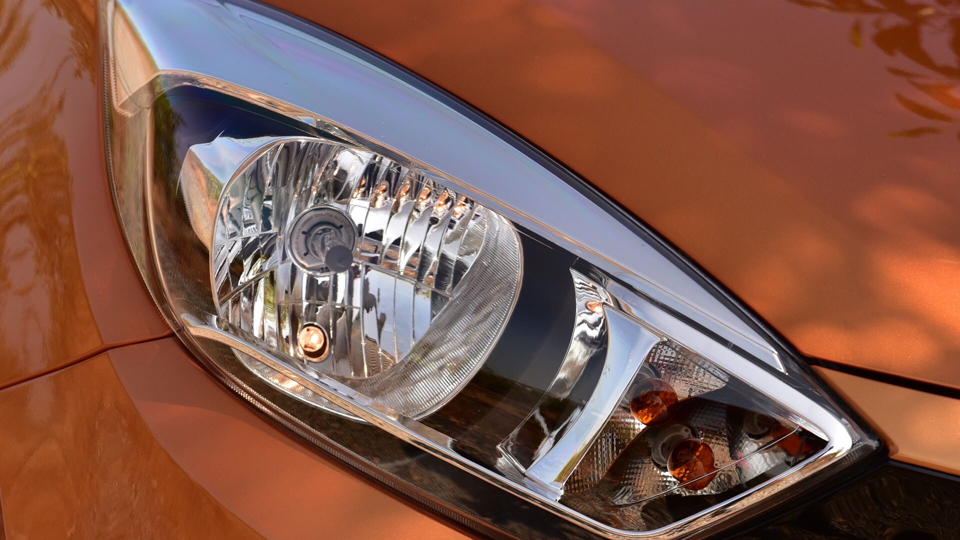 Tata Zica 2016 Base Petrol Exterior