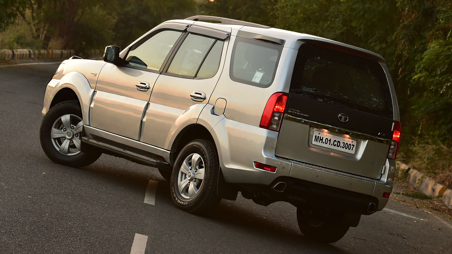 Tata Safari Storme 2016 VX BS4 4x4 Exterior