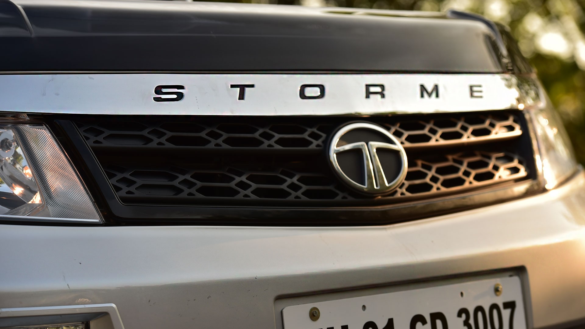 Tata Safari Storme 2016 VX BS4 4x4 Exterior