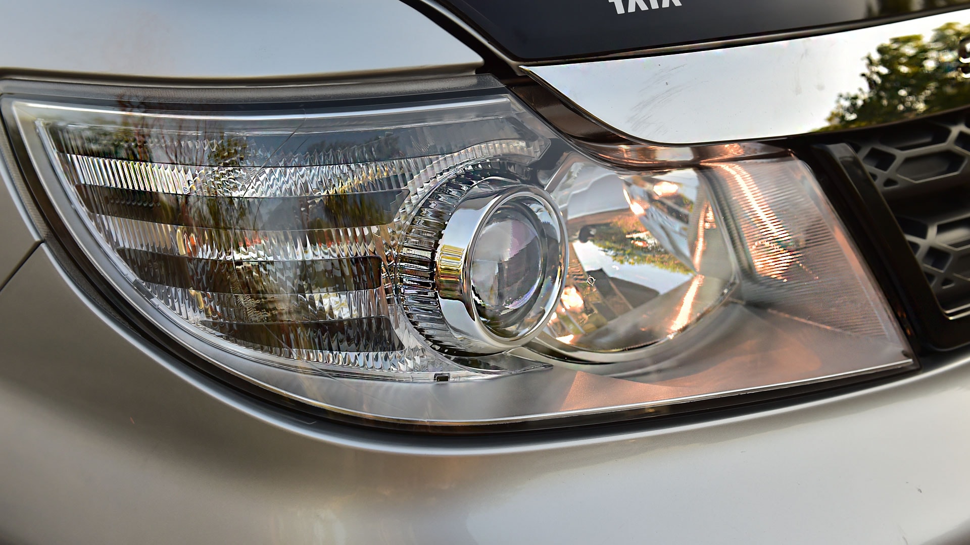 Tata Safari Storme 2016 VX BS4 4x4 Exterior