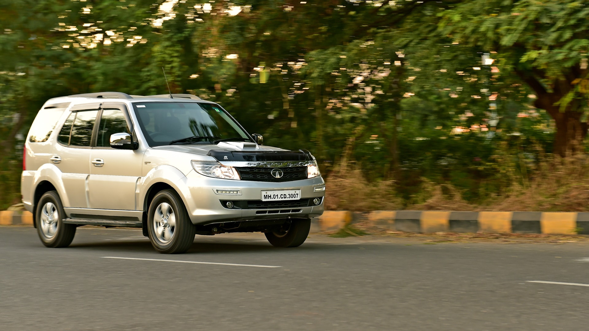 Tata Safari Storme 2016 VX BS4 4x4 Exterior