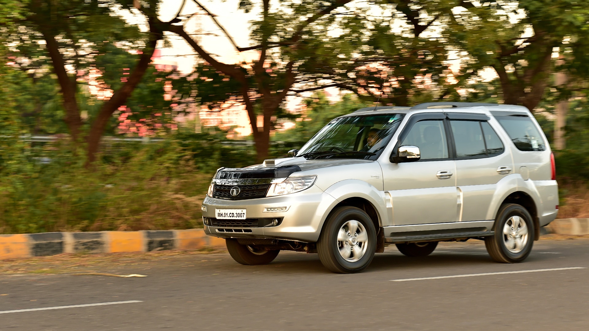 Tata Safari Storme 2016 VX BS4 4x4 Exterior