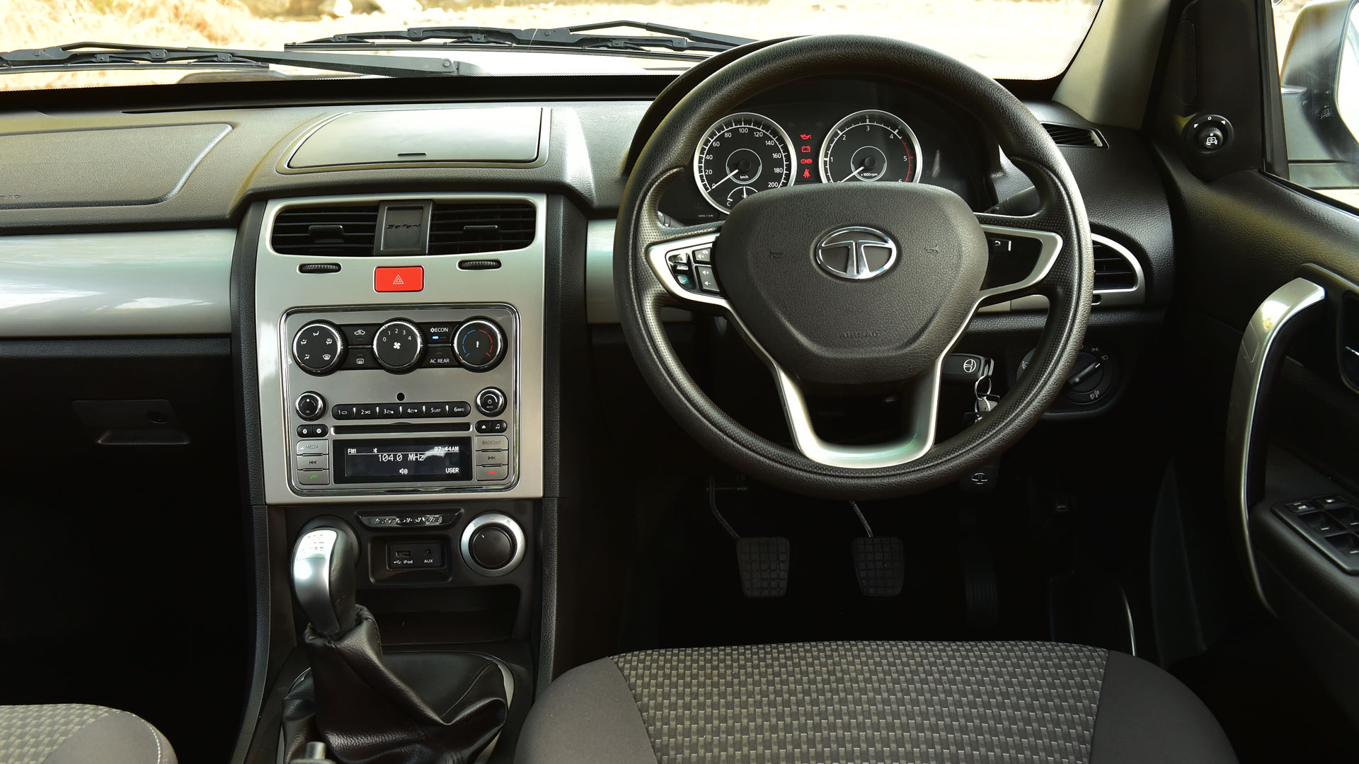 Tata Safari Storme 2016 VX BS4 4x4 Interior