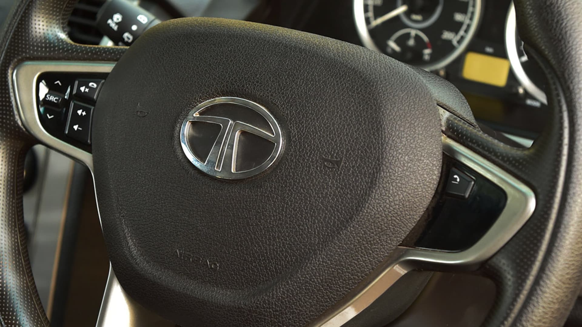 Tata Safari Storme 2016 VX BS4 4x4 Interior