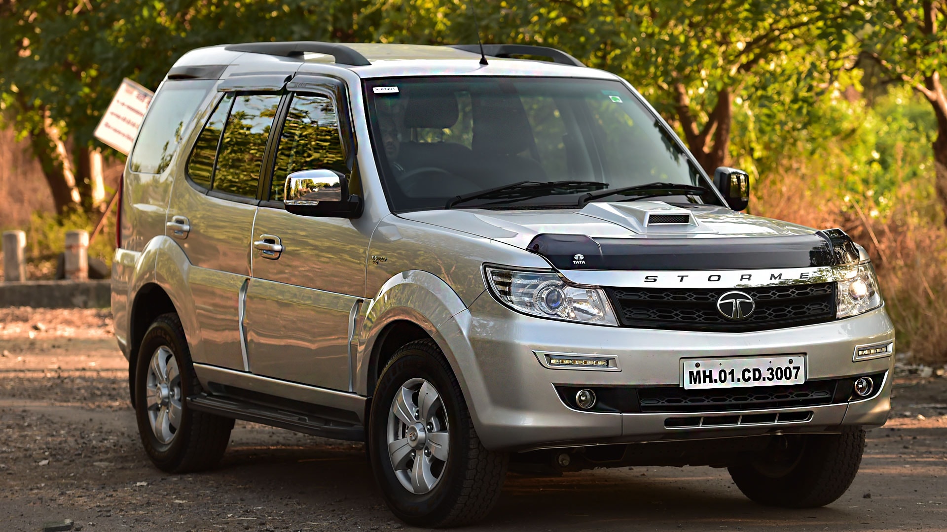 Tata Safari Storme 2016 VX BS4 4x4 Compare
