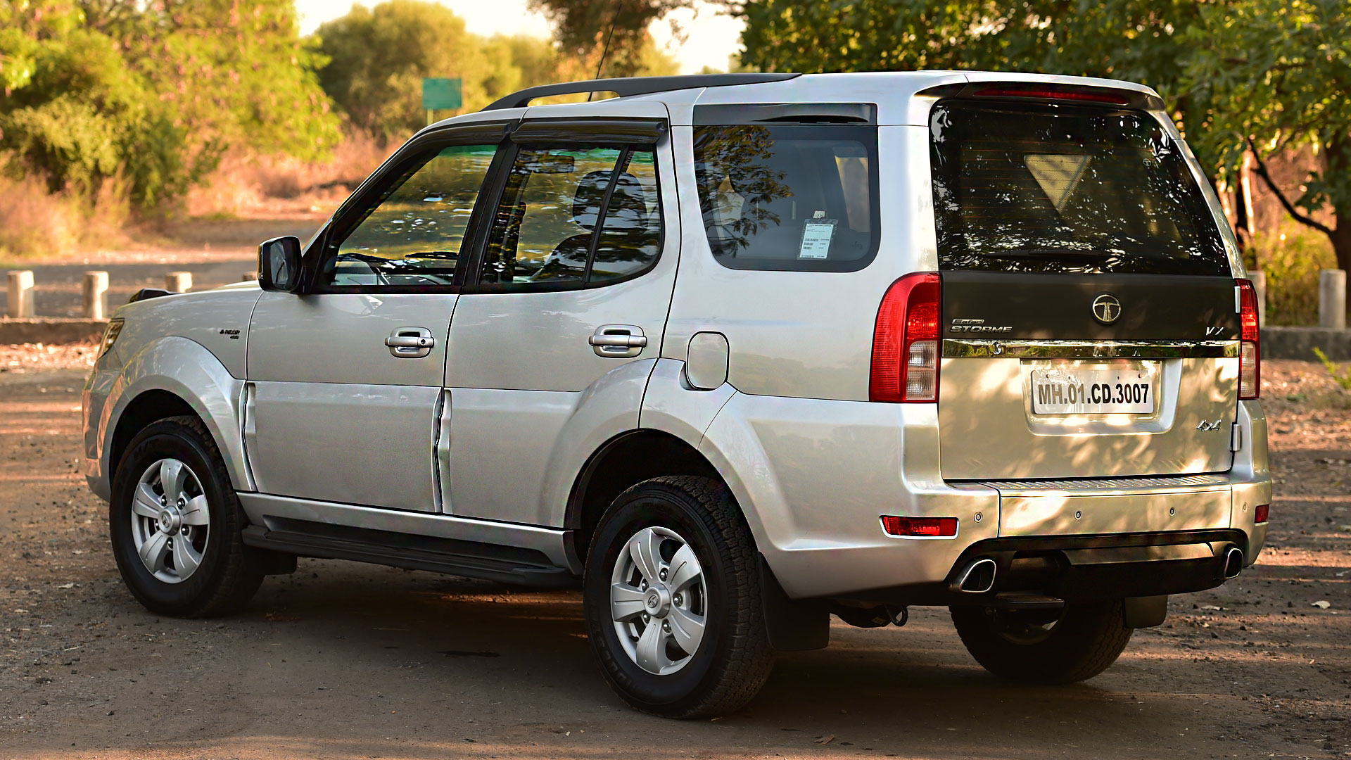 Tata Safari Storme 2016 VX BS4 4x4 Compare