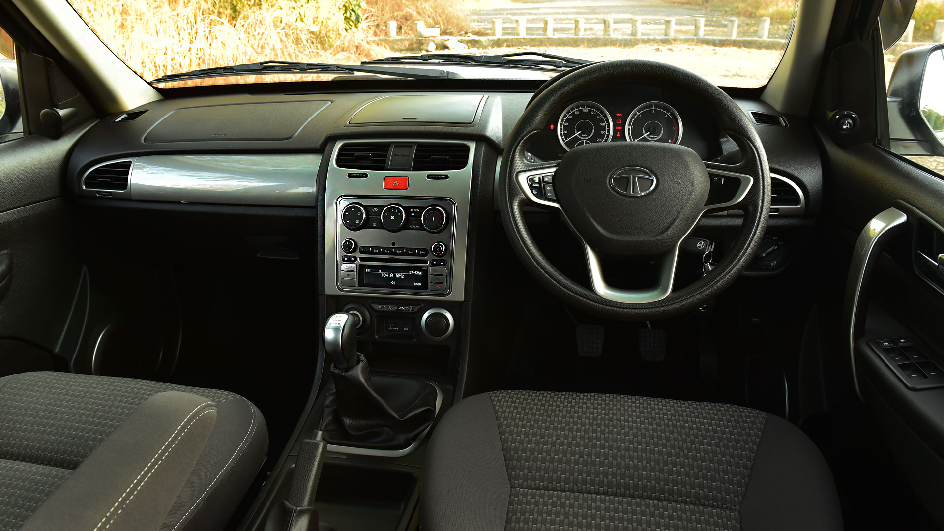 Tata Safari Storme 2016 VX BS4 4x4 Compare