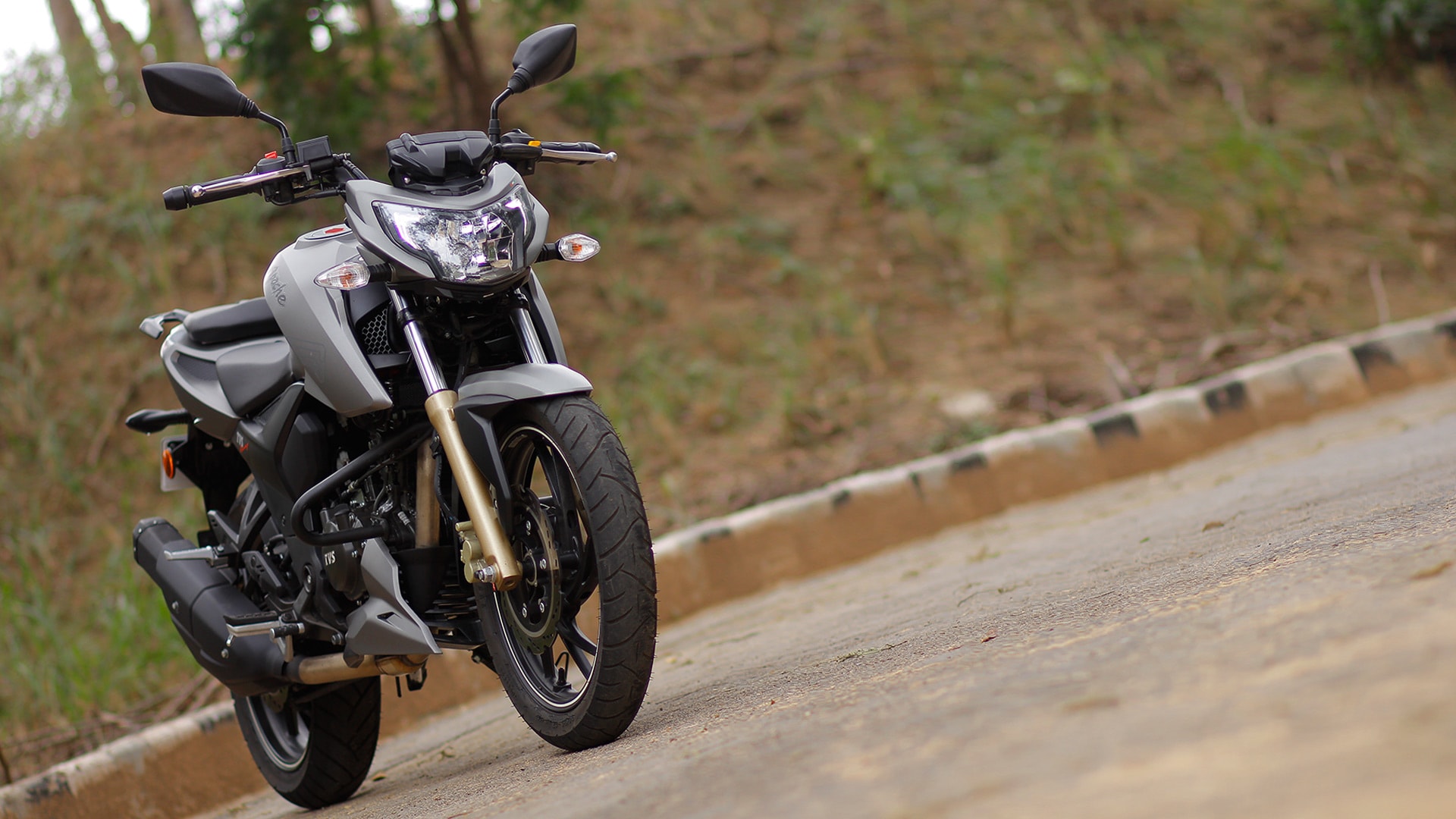 TVS Apache RTR 200 2016 STD