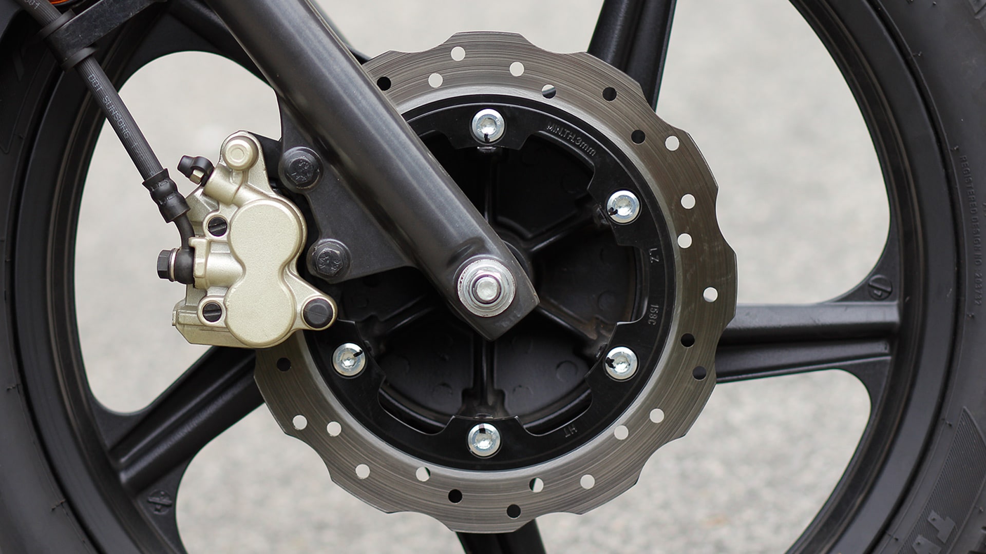 TVS Victor 2016 Disc