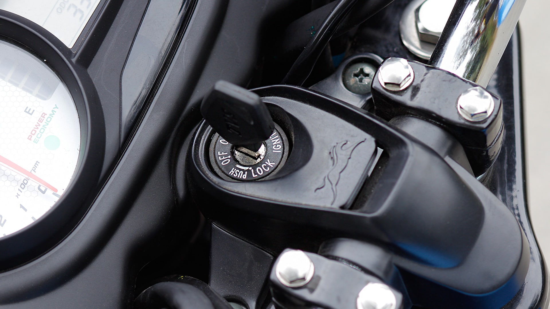 TVS Victor 2016 Disc