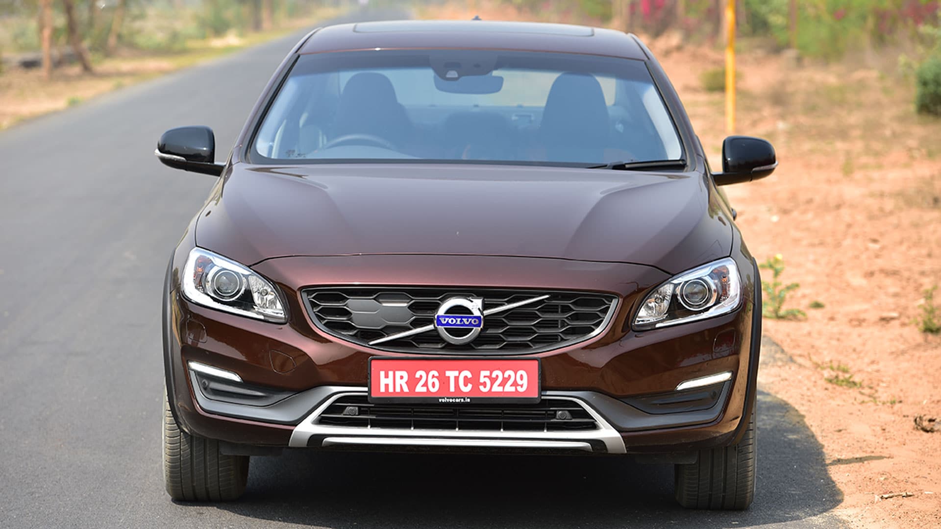 Volvo S60 Cross Country 2016 Inscription Compare