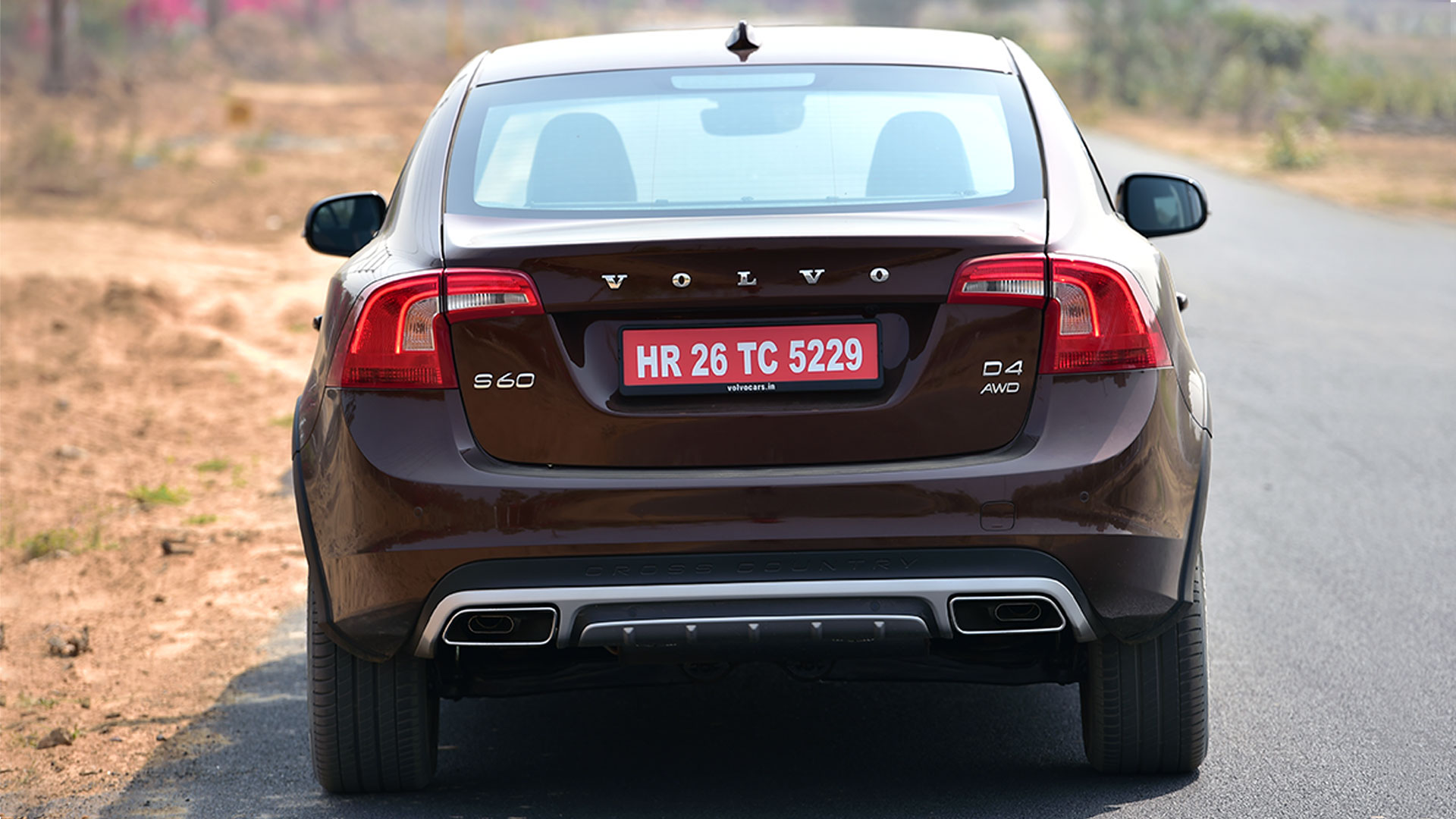 Volvo S60 Cross Country 2016 Inscription Compare