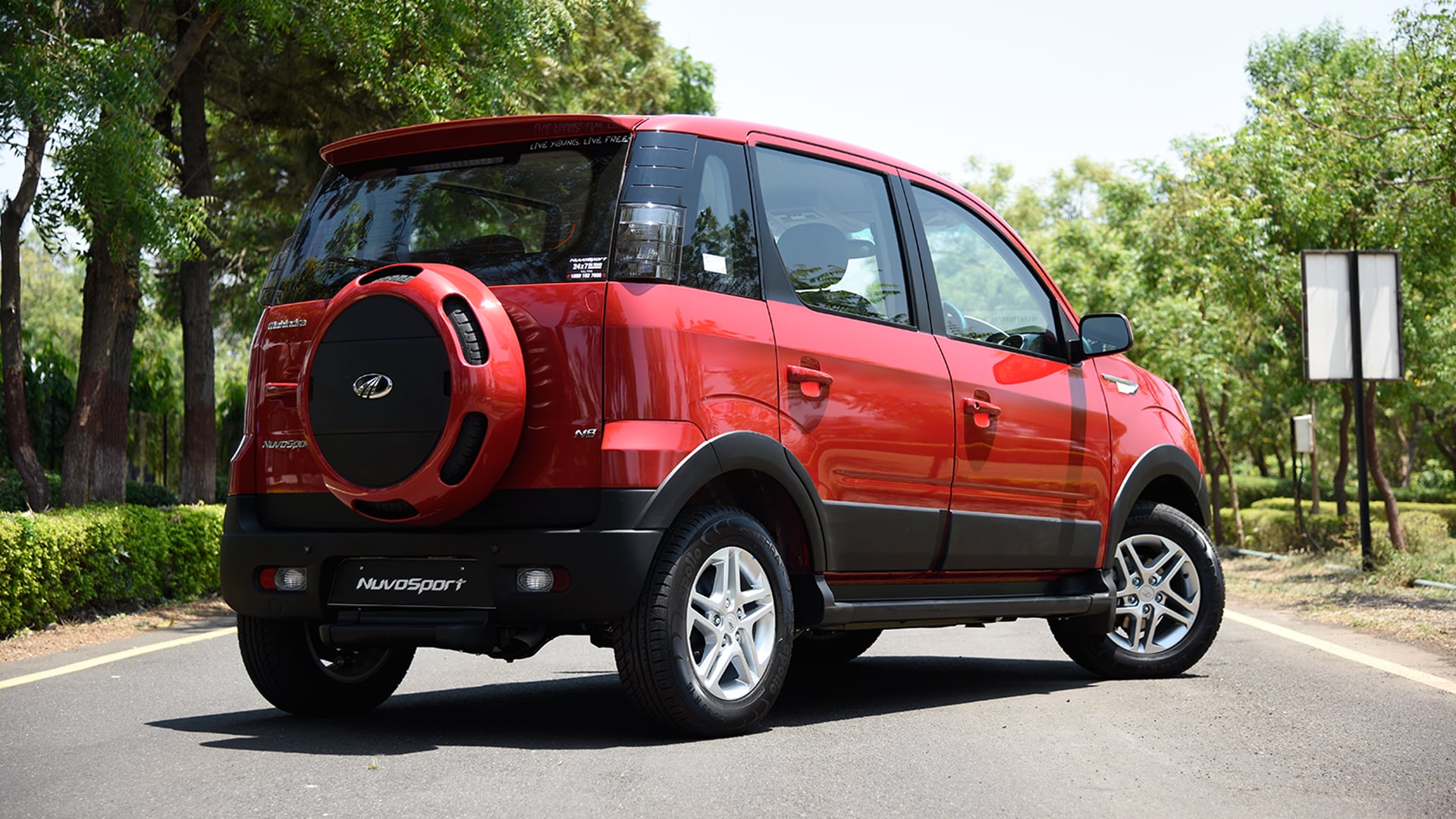 Mahindra Nuvosport 2016 N8 Exterior