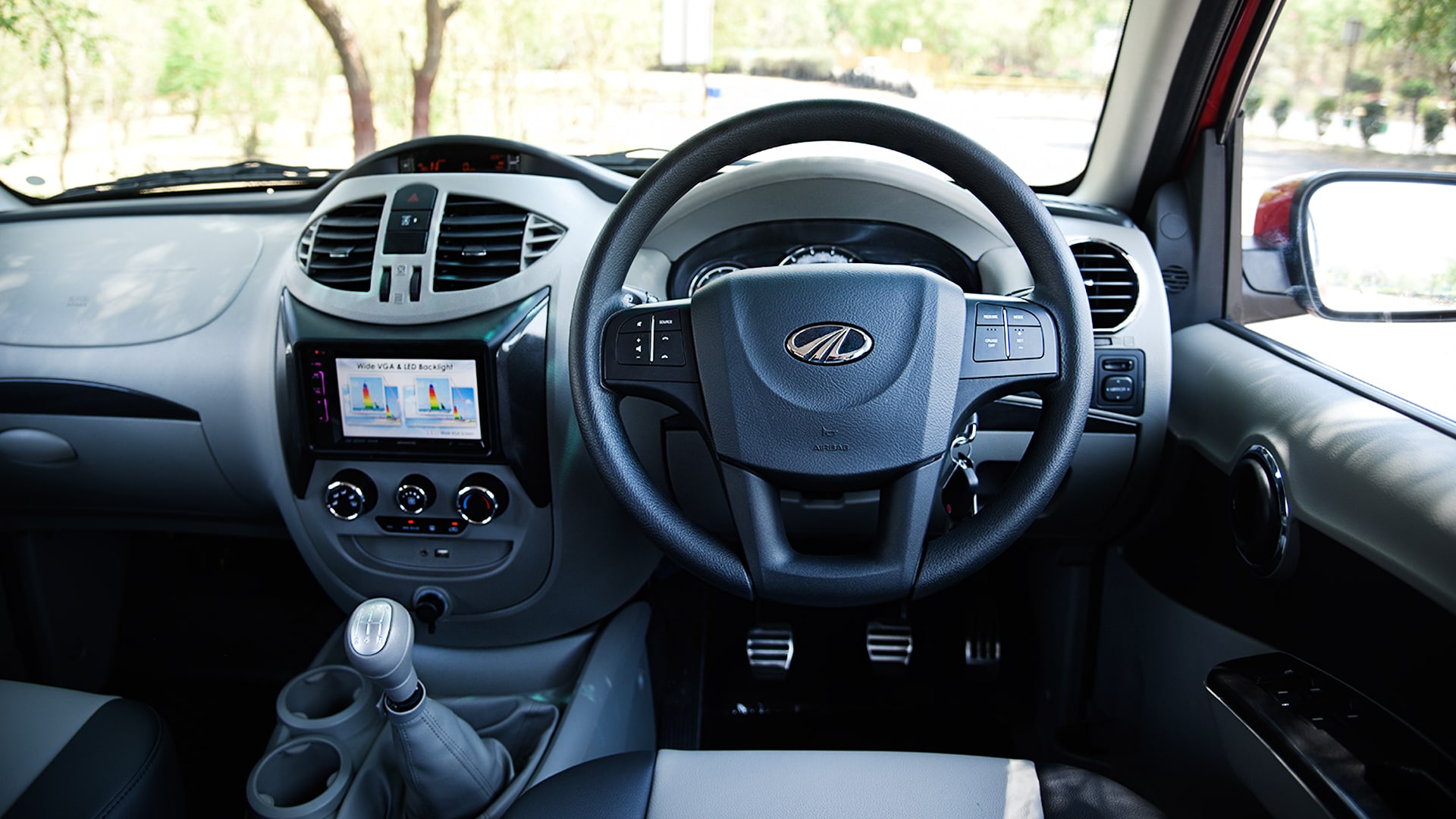 Mahindra Nuvosport 2016 N8 Exterior